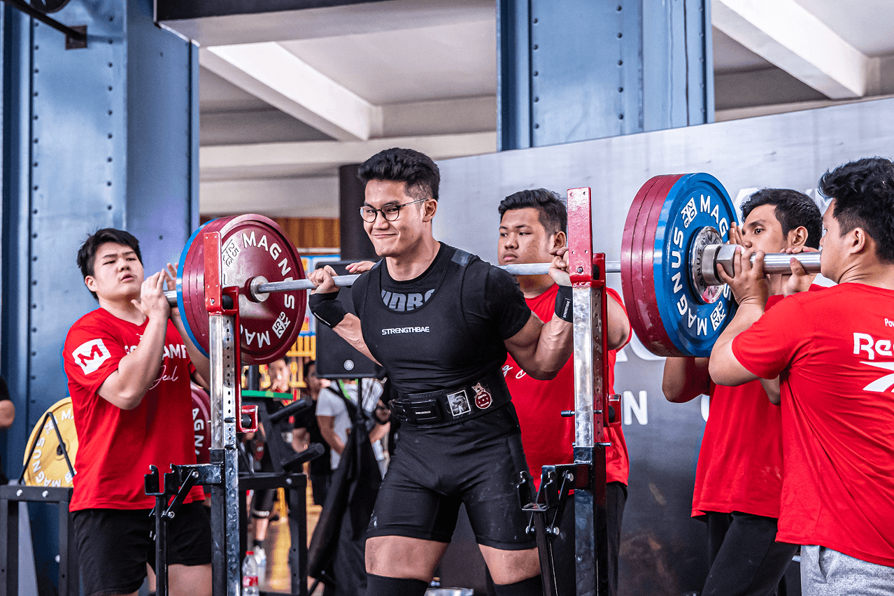 Powerlifters training together at StrengthBae